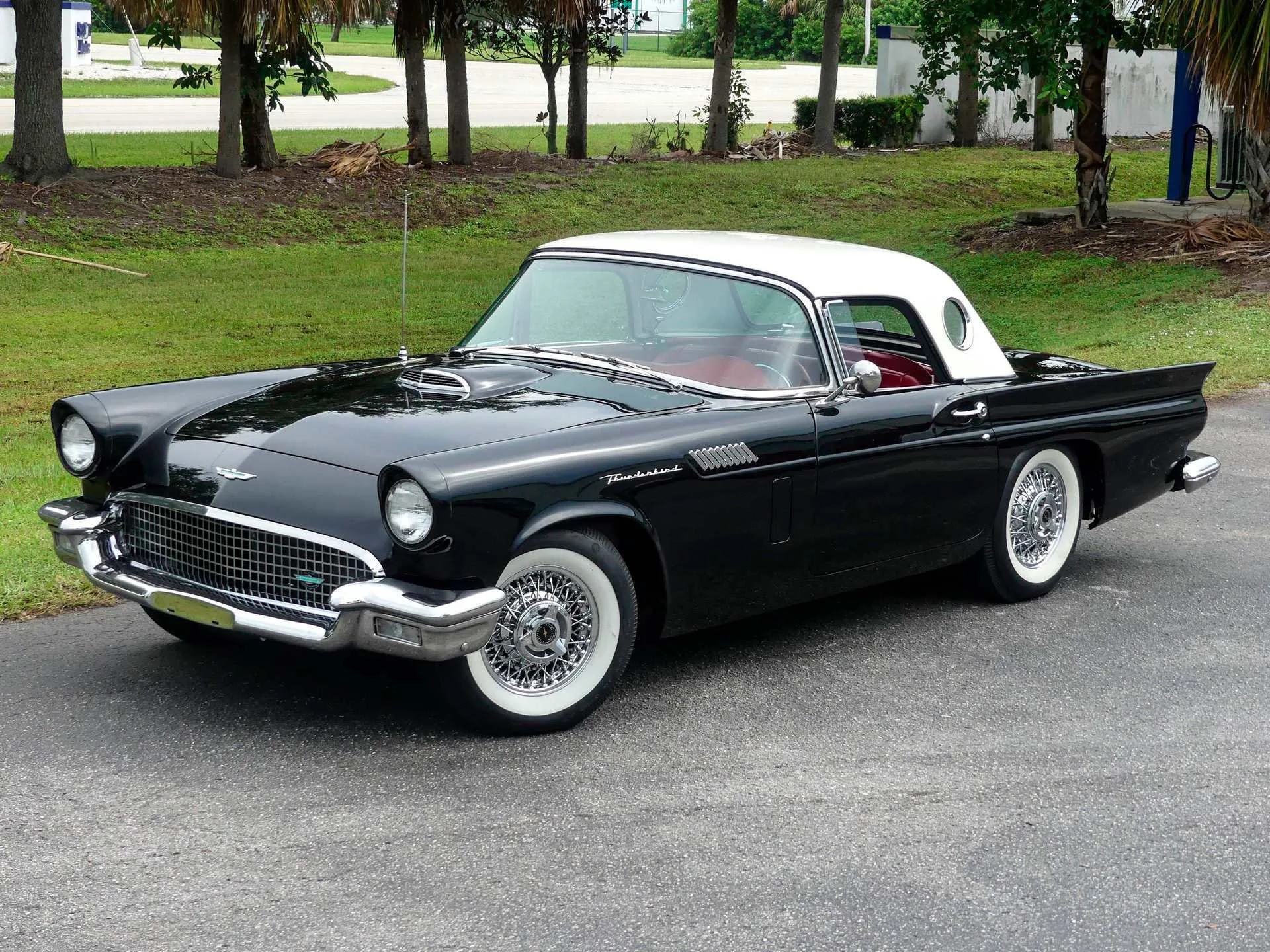 1957 Ford Thunderbird